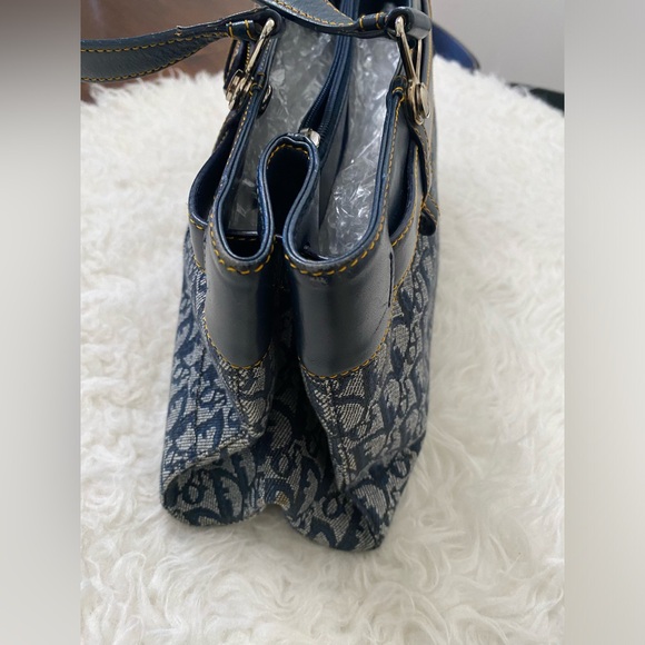 Dior
Dior Blue Oblique Canvas and Leather Jeans Pocket Tote - Picture 8 of 17